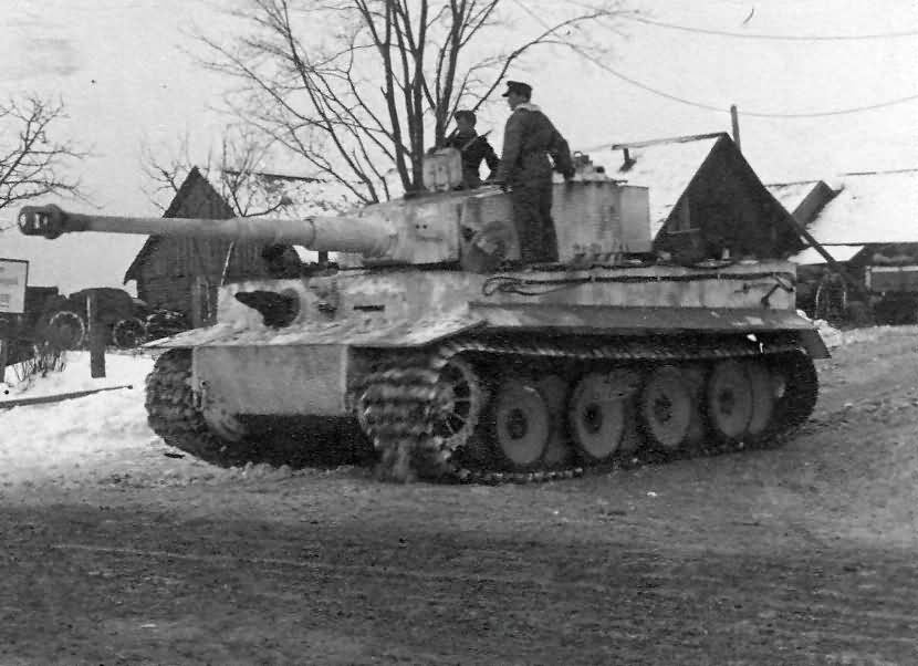Panzerkampfwagen_VI_Tiger_with_winter_camo_1944