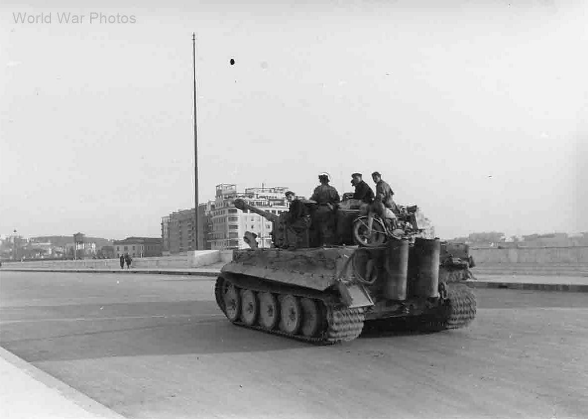 Tiger_508_Rome_1944